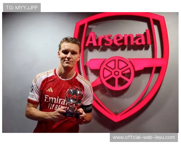 厄德高：从边前腰到中路核心的角色演变分析