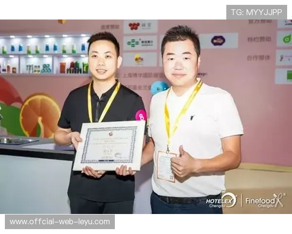 唐佳豪这日常也忒讲究了，楼下烧烤摊他拿着银卡付款让人尴尬炸了