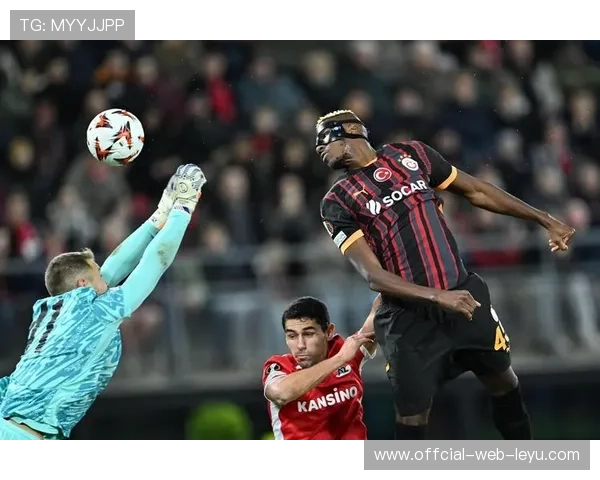 曼联中场拦截能力薄弱，攻防转换表现波动正对球队稳定性形成制约