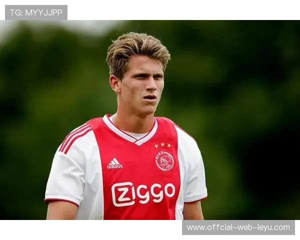 弗朗西斯突破创造高效得分，拉开与同位置得分手差距